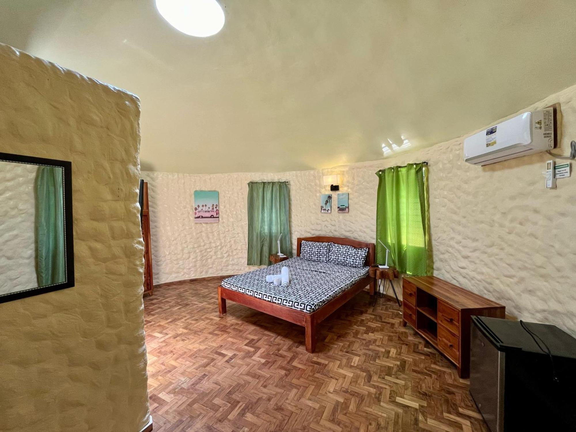 Midnite Inn パングラオ エクステリア 写真
